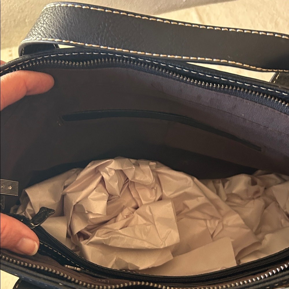 Elegant Black Tote with Silver Detailing - Picture 4 of 5